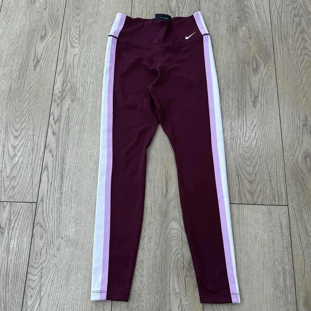 Nike Pro Women's Legging Size M in Maroon with White Pink Stripe
Leggings.
